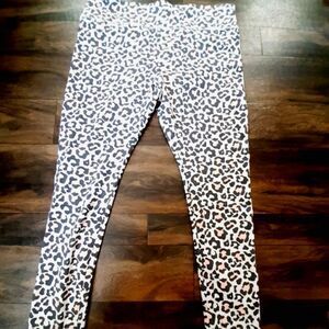 Wild Fable pink black sz XL leopard yoga leggings